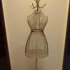 مانيكان ذهبي للإيجار ب50ريال