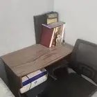 للبيع مكتب مع كرسي