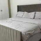 سرير وتسريحه وكنب
