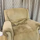 كنبة استرخاء وطاولة مدرسية وكرسي
