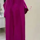 للبيع فستان فوشي ضيق فيه ريش