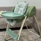 كرسي أطفال مع طاولة طعام