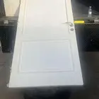 أبواب خشب ومغاسل رخام