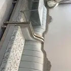 كنب جديد وطاولة كبيره وثلاثه صغيره