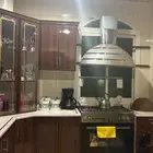 مطبخ مع الفرن مع الشفاط