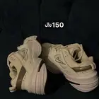 أحذيه رياضيه للبيع جديده سبب البيع طلعت كبيره مقاس 43