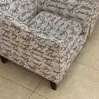 كنب للبيع وطاولة تلفزيون وطاولة قهوه