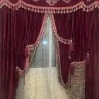 كنب وستارة وطاولات