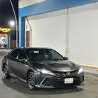 سائق سعودي بسيارة حديثة للتوصيل الطلاب والموظفين وللمطار