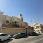 فيلا دورين مفصولة للبيع في حي العريجاء الوسطى
