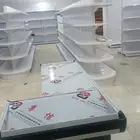 رفوف سوبر ماركت بقايل وصيدليات