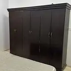 غرفة نوم ودولاب