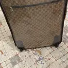 شنطه سفر قوتشي كبيره اللون بني