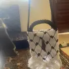 تعليقه للسياره بلون ابيض وأسود واحمر وأسود