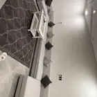 كنب و 2 سجاد وطاوله جميع الاغراض شبه جديد على السوم