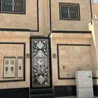 فلة درج داخلي وشقتين . 3 عدادات كهرب مستقلة مستخدم
