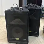 سماعات مع جهازها