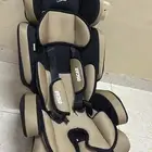 مقعد سيارة للاطفال