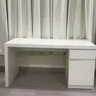 مكتبه