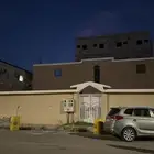 بيت للبيع دور مسلح سكني شقتين موقعه ممتاز وسط المهد