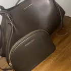 شنطة CHARLES   KEITH توت كالا من تشارلز آند كيث