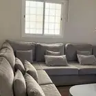 كنب للبيع بطاولته