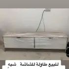 طاولة شاشة تلفزيون شبه جديده استخدام بسيط مره