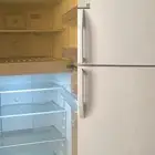 ثلاجه للبيع سليمه من كل شي