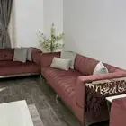 كنب مع الطاولات والستائر حالته جيده جدا ونظيف