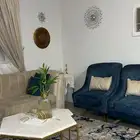 كنب فخم مع طاولات وطاولة طعام للبيع مستعجل