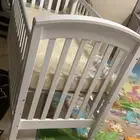 سرير اطفال ابيض ججلز ممتاز
