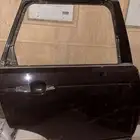 باب خلفي جهه الراكب لون اسود وكاله ما جاه رش فيه حكوك بسيطه