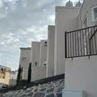 دور وثلاث شقق