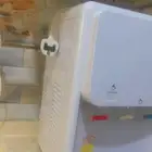 شاشه تلفزيون. وطاوله