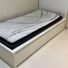 سرير مع مطارح