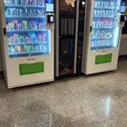 مكائن مع أجهزة بيع ذاتي