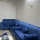 كنب صالة مع أربع طاولات. كنب مجلس نساء مع ثلاث طاولات