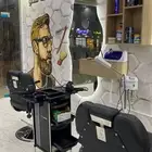 صالون حلاق للبيع