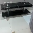 طاوله حديد اصليه تصلح للتقديم او التلفزيون