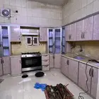 للبيع دولاب مطبخ نظيف خالي من الكسور