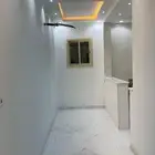 غرفة كبيرة مع مطبخ وحمام للإيجار السنوي