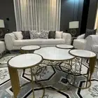 طاولة مع 4 طاولات خدمه
