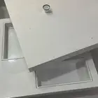 طاوله قهوه مربعه تدور تحت مكان والفناجيل