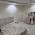 سرير وتسريحة وكمودينة