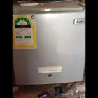 للبيع ثلاجه صغيره ونظيفة
