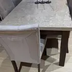 طاولة طعام نظيفة