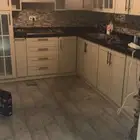 اثاث مطبخ نظيف وجديد