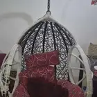 كرسي بيضة   وطاولة طعام او تقديم