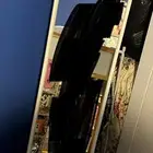 سرير من ابيات ومراية ومكتب من ايكيا