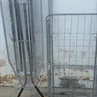 مكواة بخار كهربائية وطاولة كوي معدنية و منشر ملابس